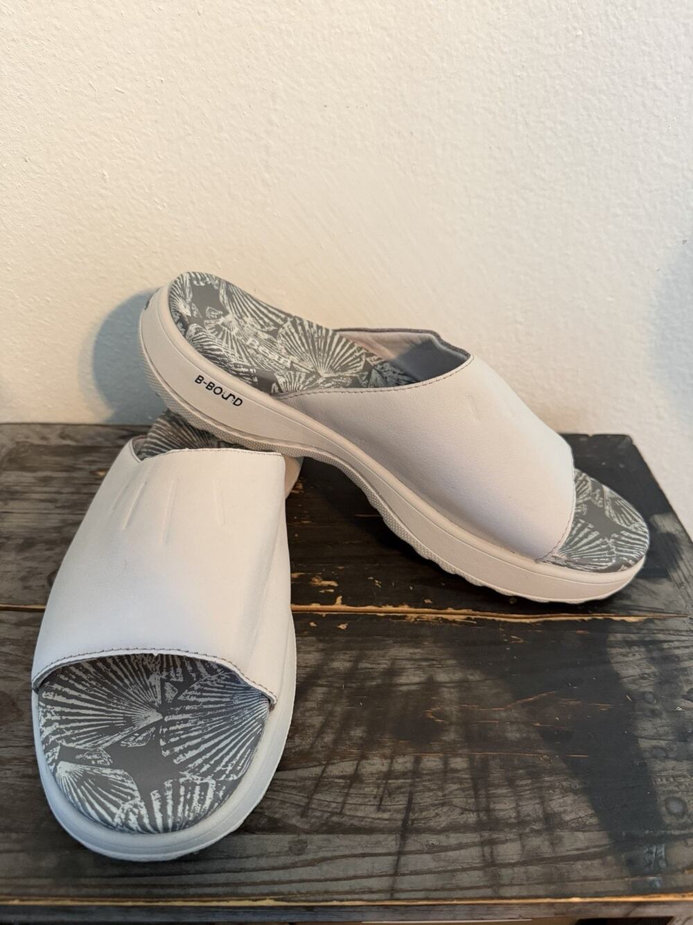 L.L.Bean Freeport Slides Women’s 10 White Leather B-Bound Comfort Shell Print